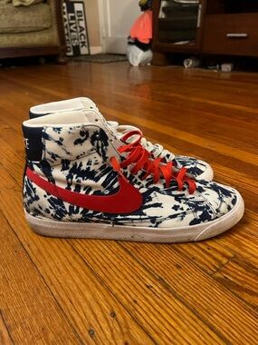 Nike High-Top Sneakers in red white and Navy Splatter with Red Accents